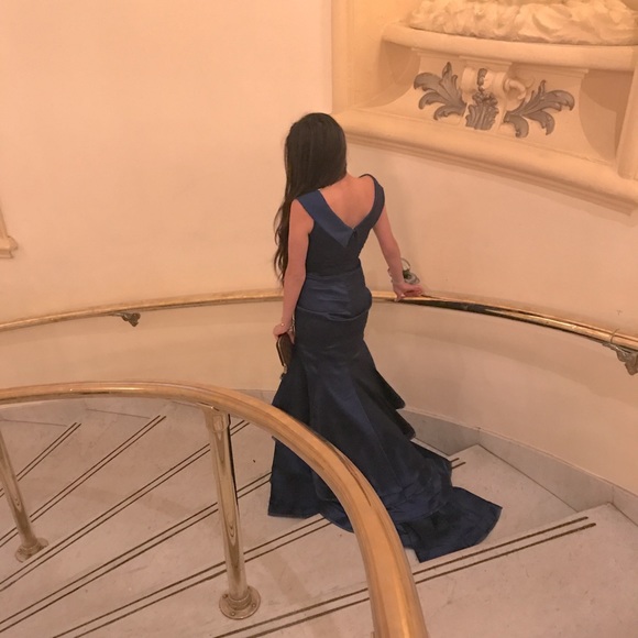 Navy Gown - Picture 1 of 2
